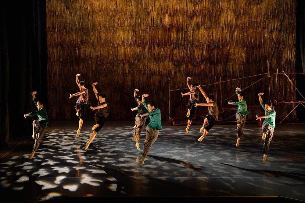 The Mist is a contemporary dance performance captures the essence of rural Vietnam through graceful movements, stunning visuals, and emotional storytelling (Source: Fanpage Lune Production)